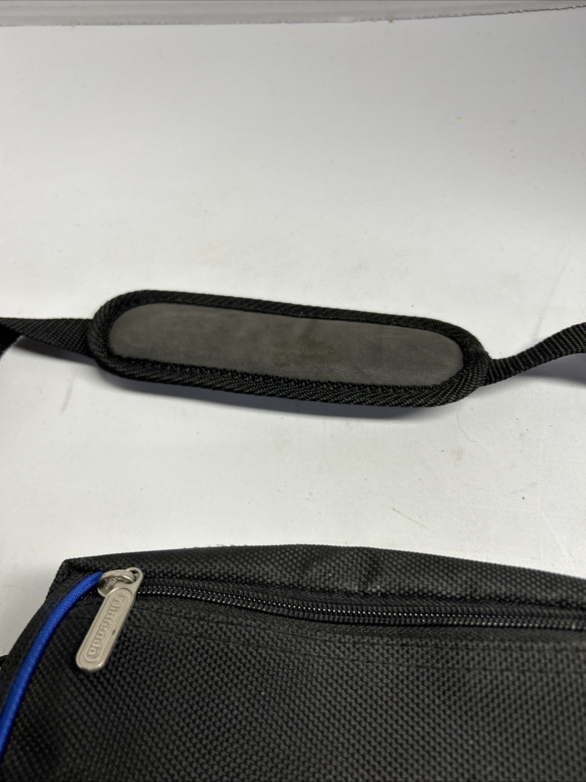 VINTAGE OFFICIAL NINTENDO GAMEBOY ADVANCE CARRYING CASE FANNY PACK. B1