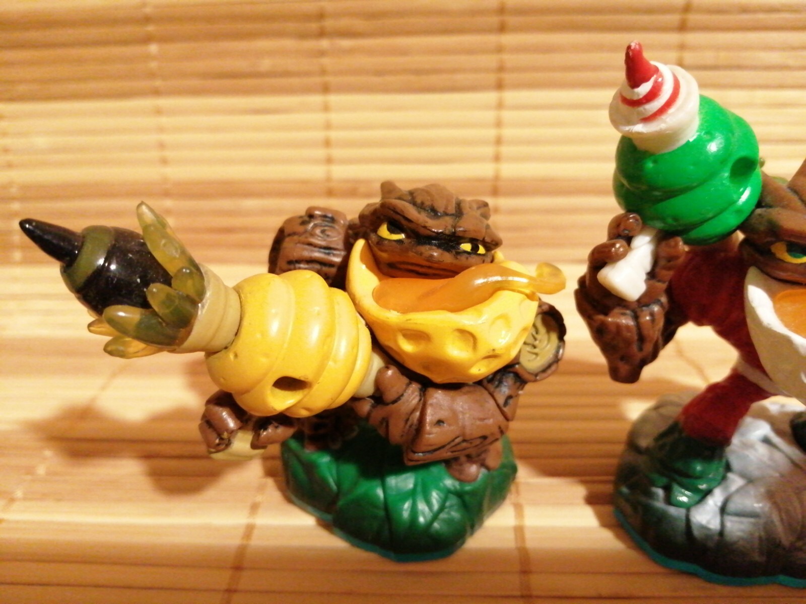 Lightcore Bumble Blast & Jolly Bumble Blast Skylanders Swap Force