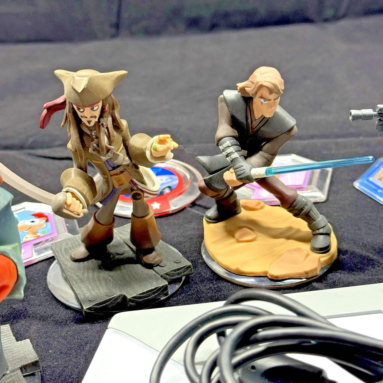 Disney Infinity Portal Base Pad Xbox PC Tested 11 Figures and 7 Discs Not Tested