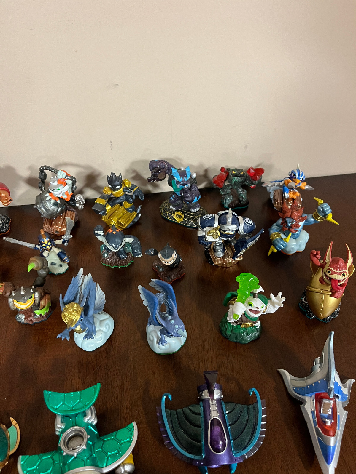 Skylanders Huge Mixed Lot Of – 24 figures, 7 Traps, 7 Vehicles & 1 trophy