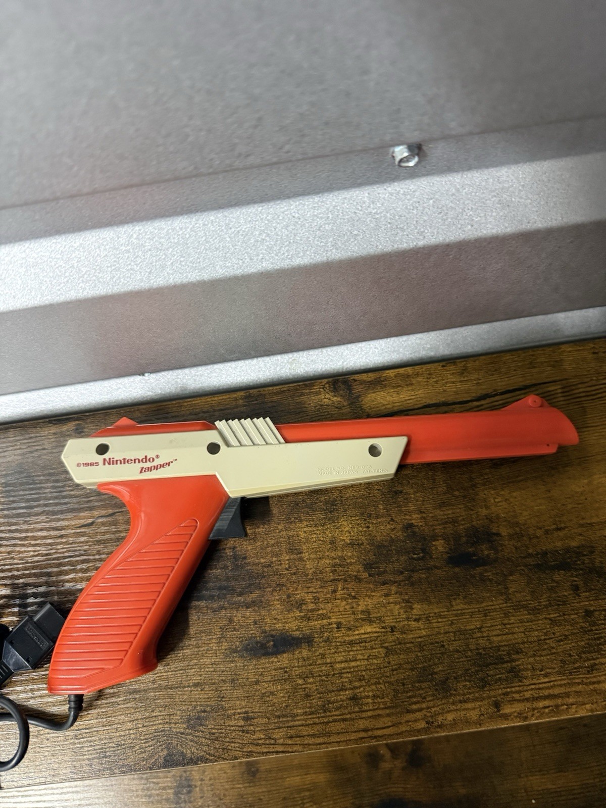 Original 1985 Orange Nintendo NES Zapper Duck Hunt Gun NES-005 OEM Light Gun