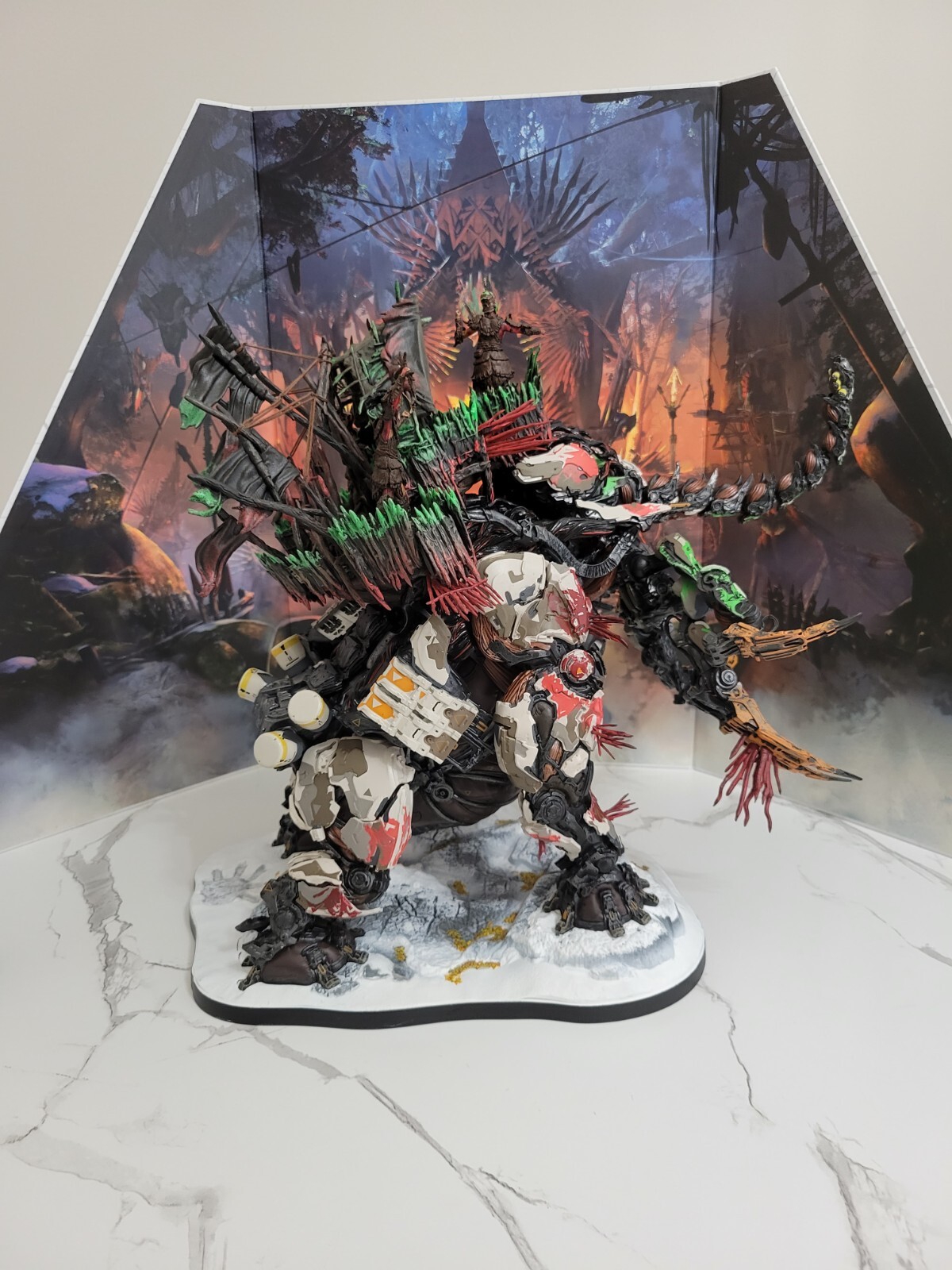 Horizon Forbidden West Regalla Edition Tremortusk Mini Aloy Statue & Background