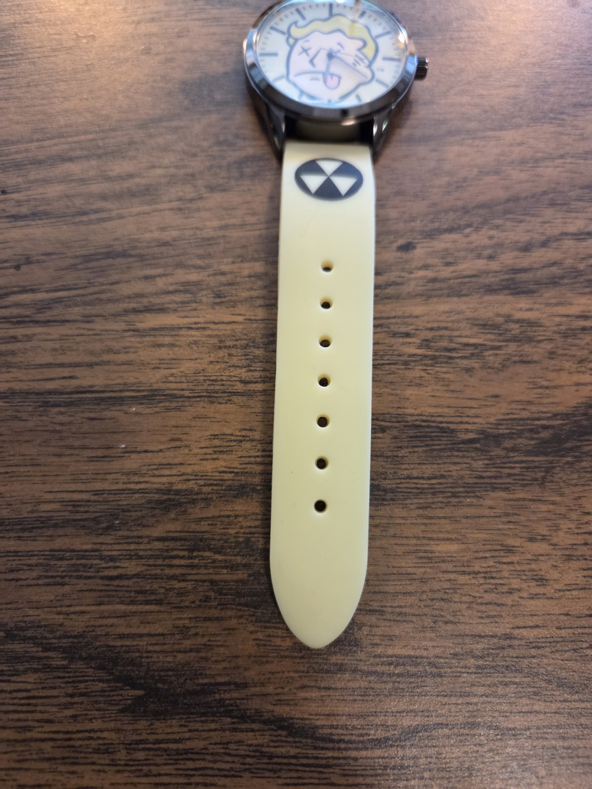 ThinkGeek Fallout RadGlow Glow in the Dark Watch RARE