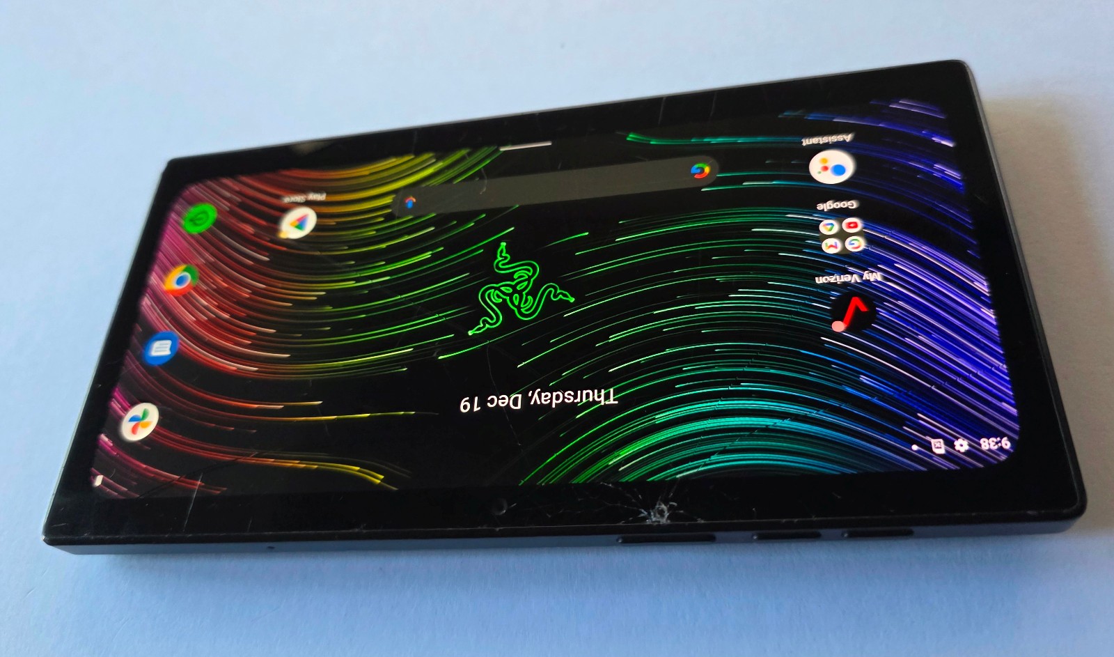 Black Razer Edge 5G Gaming Handheld Android 128GB TABLET – Works but has CRACKS