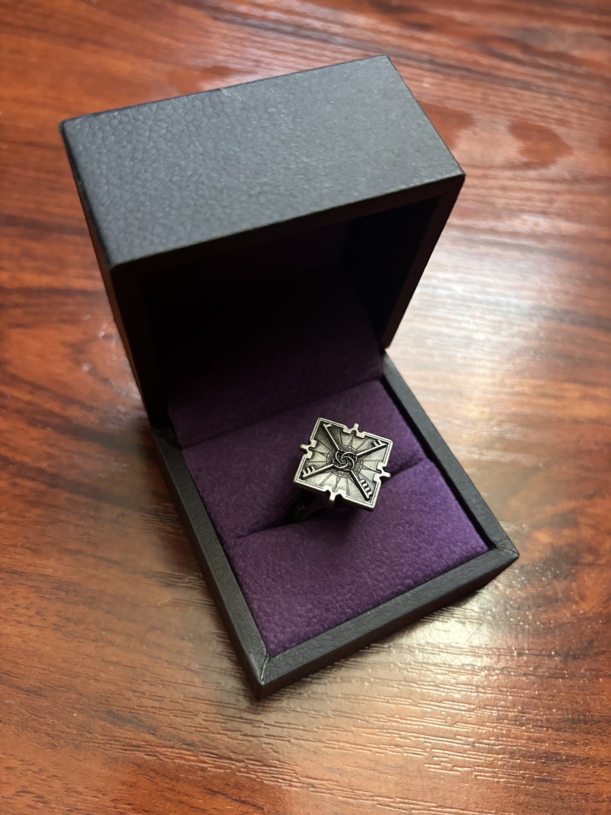 Dishonored 2 Collector’s Edition Corvo Mask Replica & Stand with Emily’s Ring