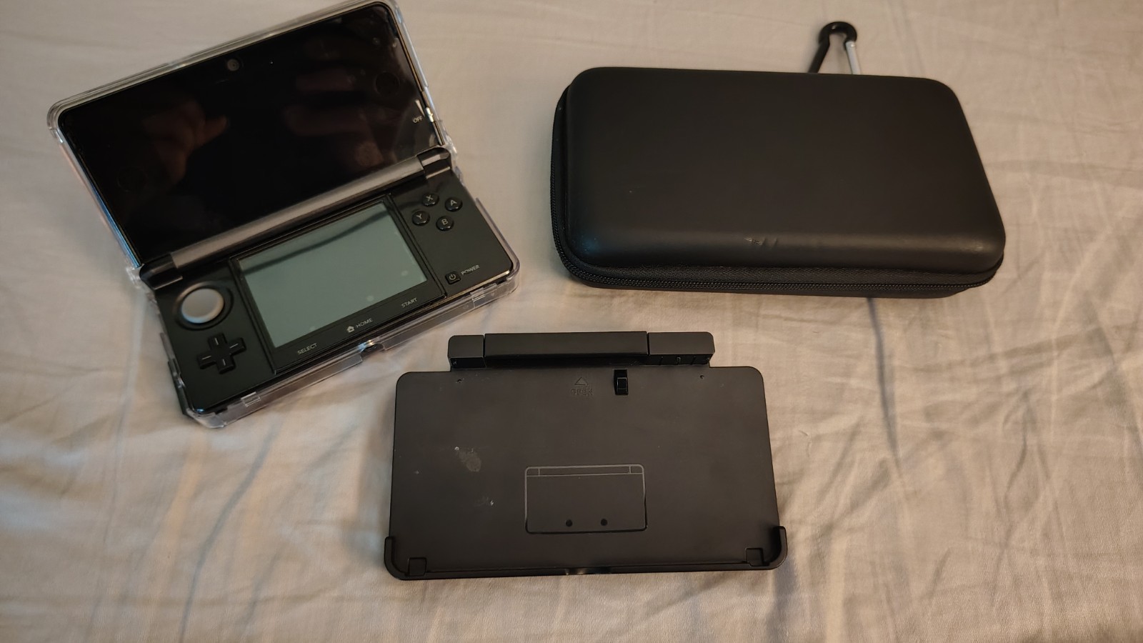 Nintendo 3DS w/Ultimate Starter Bundle