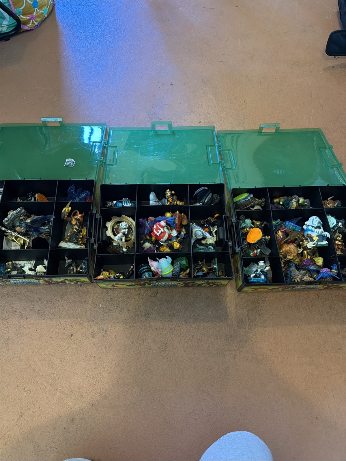Skylander Lot 75+ Pieces – 3 Carrying Cases.