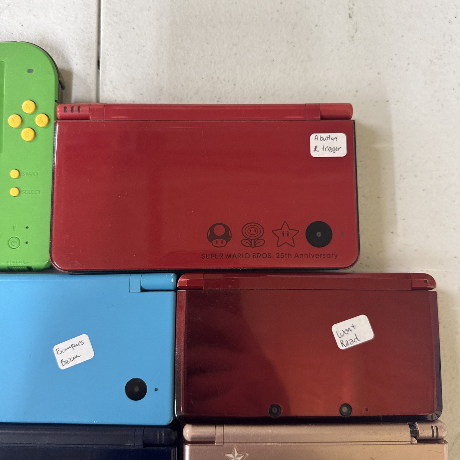 Lot of Nintendo 3DS/2DS/3DS XL Handhelds (For Parts/Repairs)