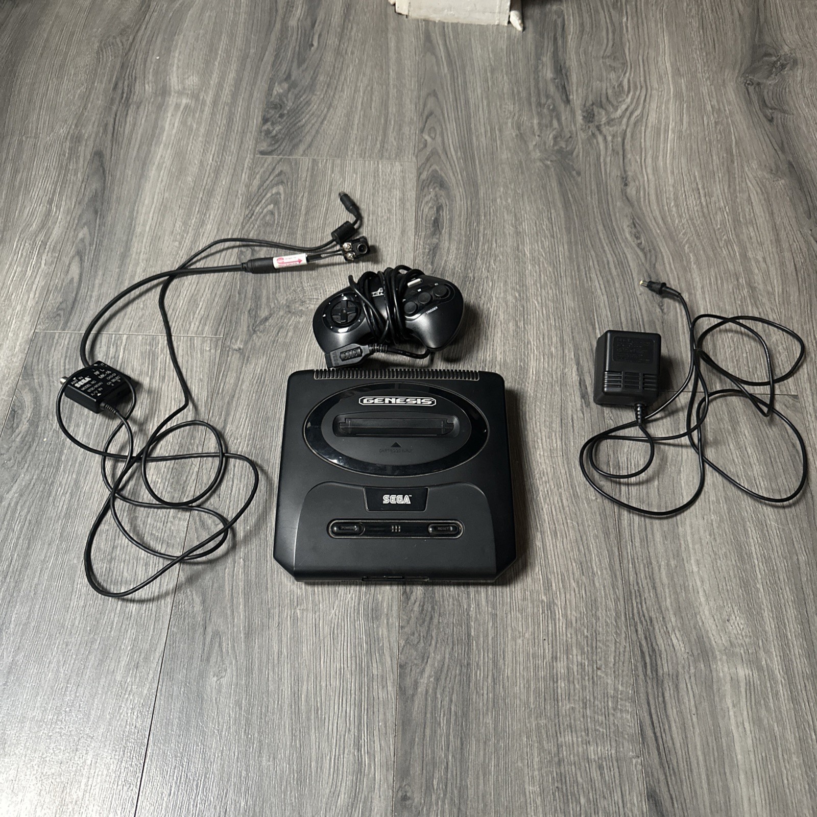 Sega Genesis MK-1631 Video Game System Console w Controller,and Adaptors Tested