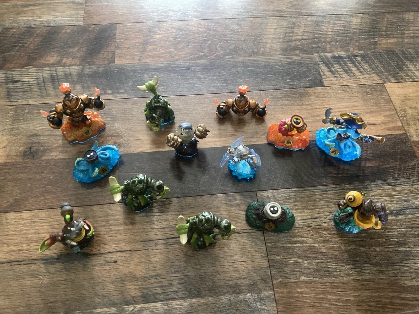 Lot Of Skylanders Swap Force Characters And Carrying Case