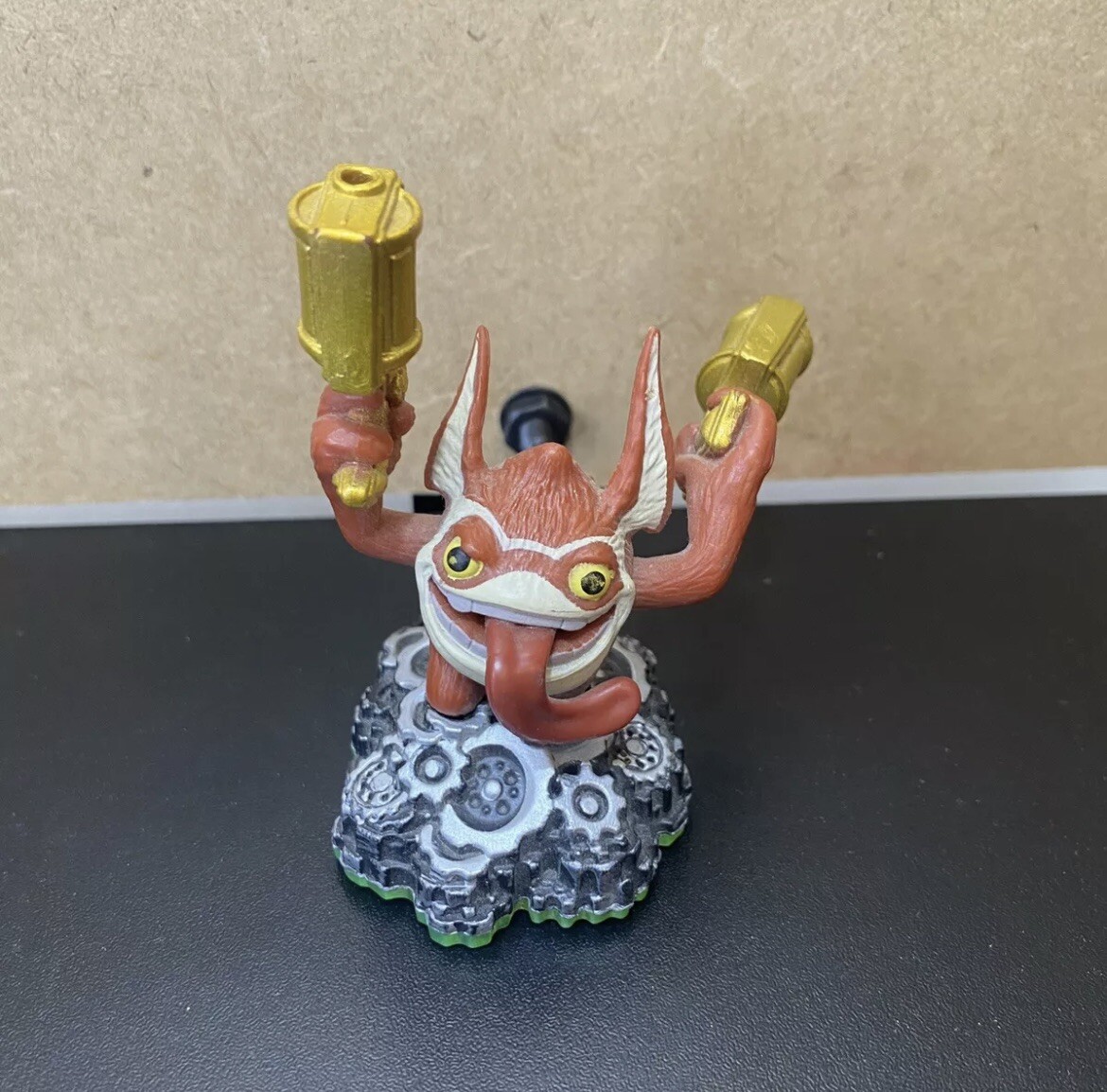 2011 Activision Skylanders “Trigger Happy” 84185888 Action Figure