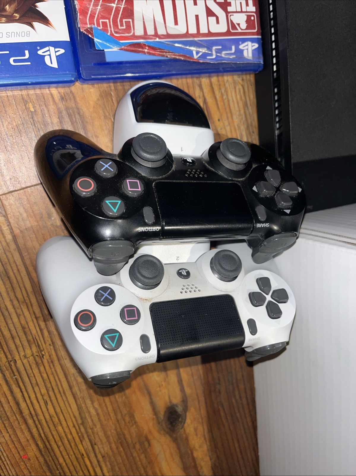 Sony PlayStation 4 Slim CUH-2115B 1TB Console Game Bundle Controllers 11.52 FW