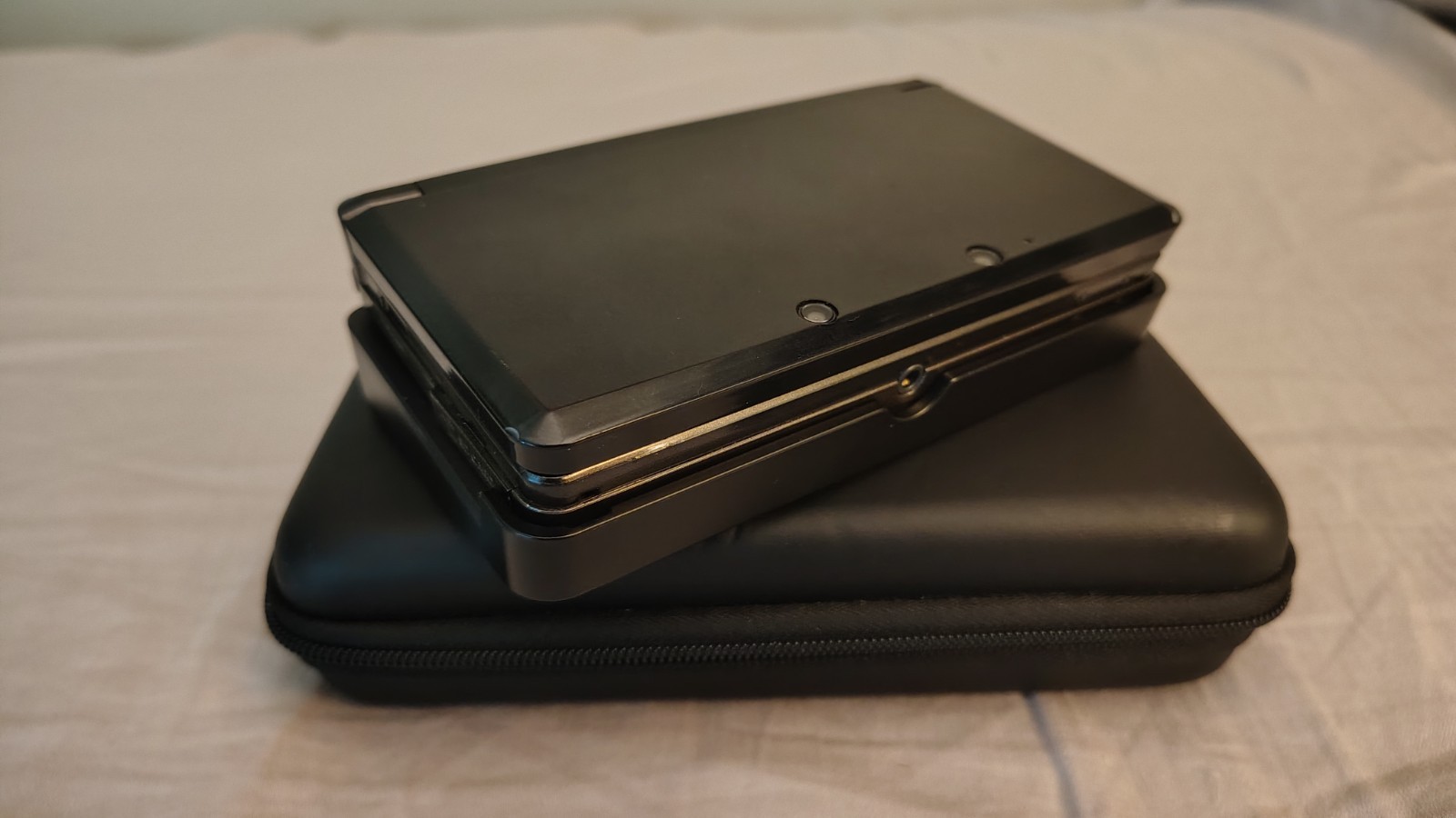 Nintendo 3DS w/Ultimate Starter Bundle