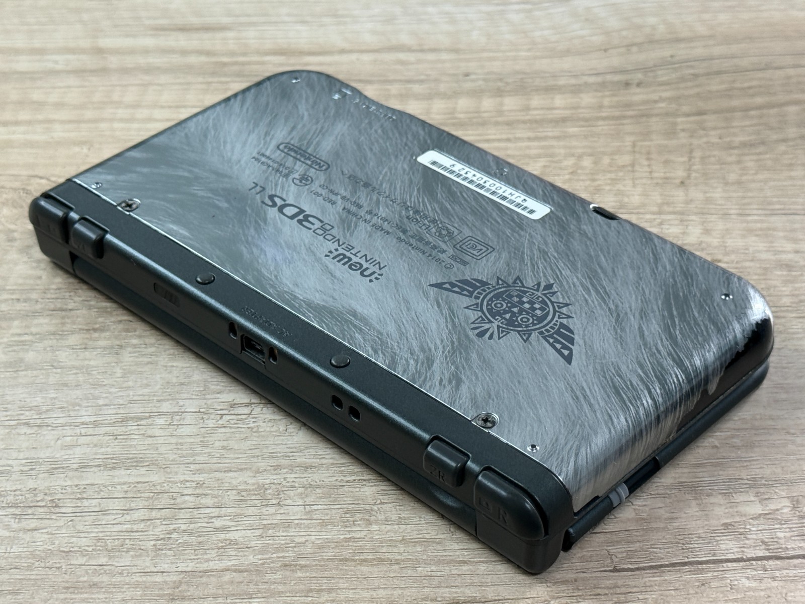 RANK B+ IPS Nintendo New 3DS XL Monster Hunter 4G Console IPS Screen TOP D7021