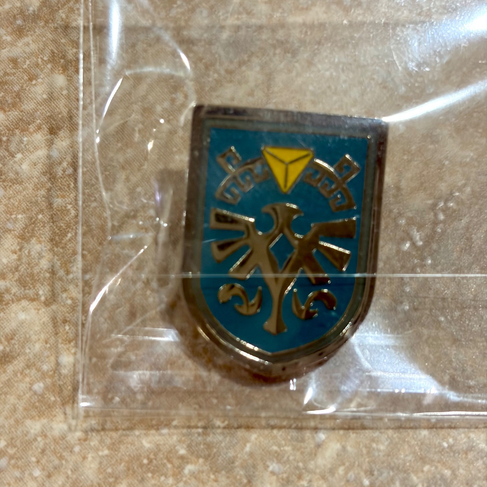 The Legend of Zelda Shield Pin Badge Collection Set of 6 Capsule Toy Japan New