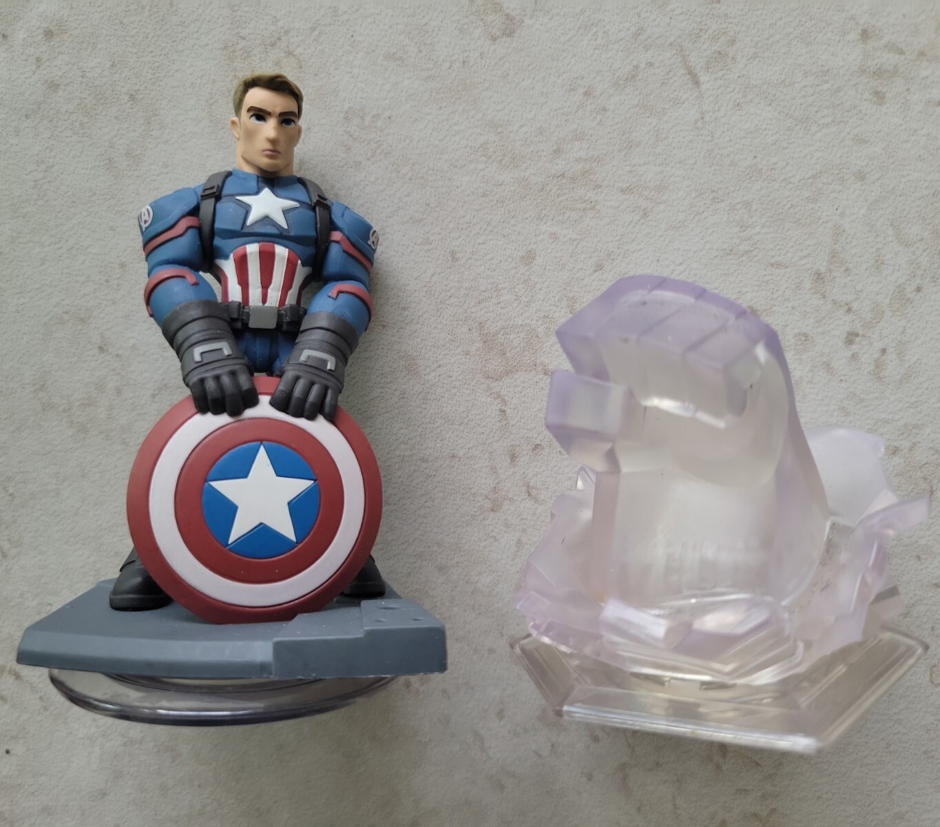 DISNEY INFINITY 3.0 MARVEL BATTLEGROUNDS CAPTAIN AMERICA FIGURE & HULK FIST! h2