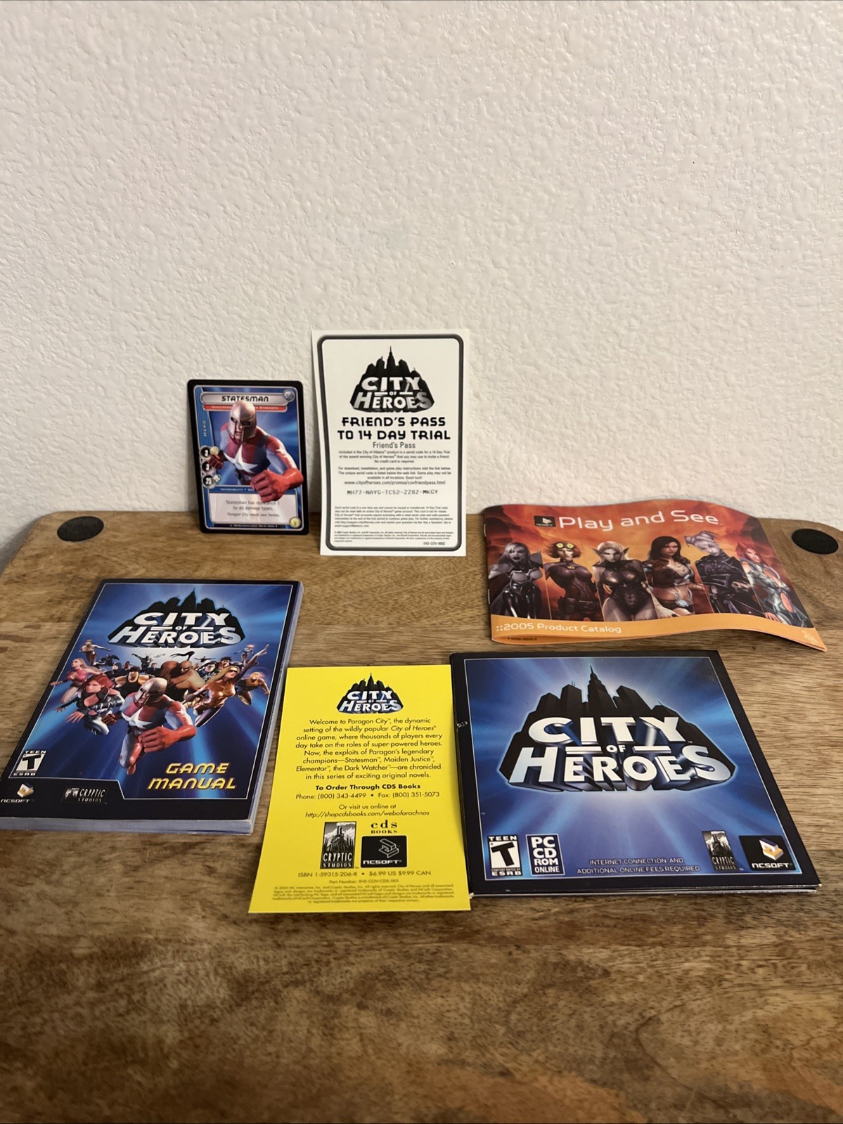 City of Heroes NcSoft PC Cd-Rom 2 Discs Set W/ Manual & Collectible Card