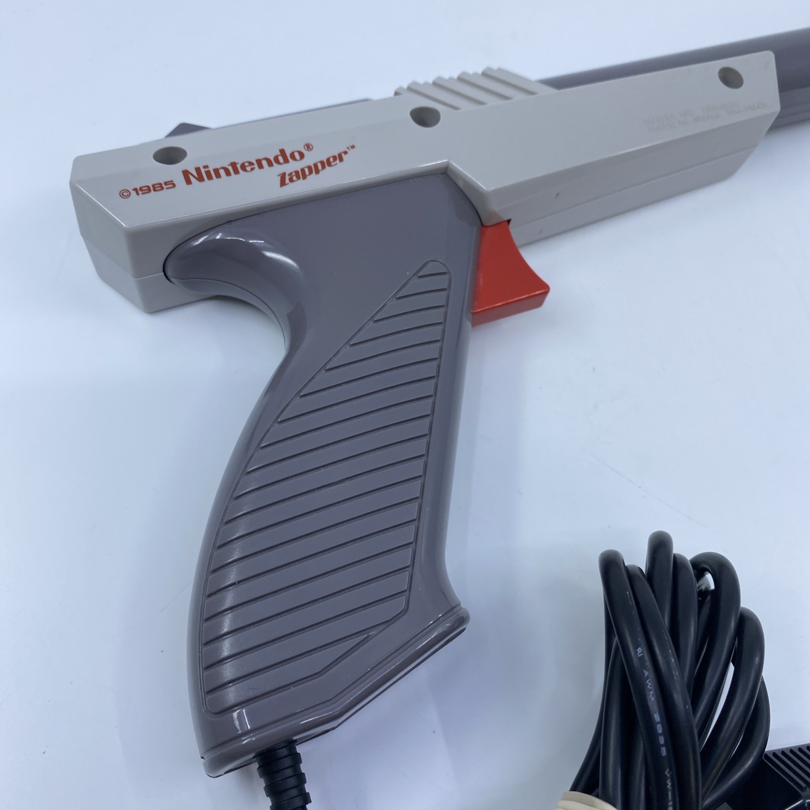 Nintendo NES Zapper Light Gun Gray OEM 1985 Tested Working Duck Hunt