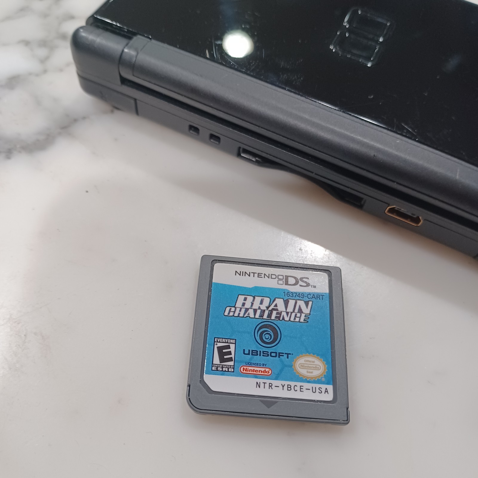 Vintage Find | Nintendo DS Lite Onyx Black with 2 stylus and Charger & Game