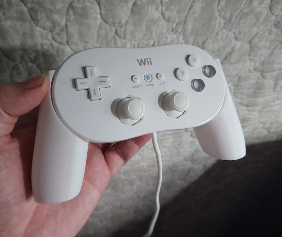 Nintendo Wii Classic Comfort Grip With Wiimote Clip