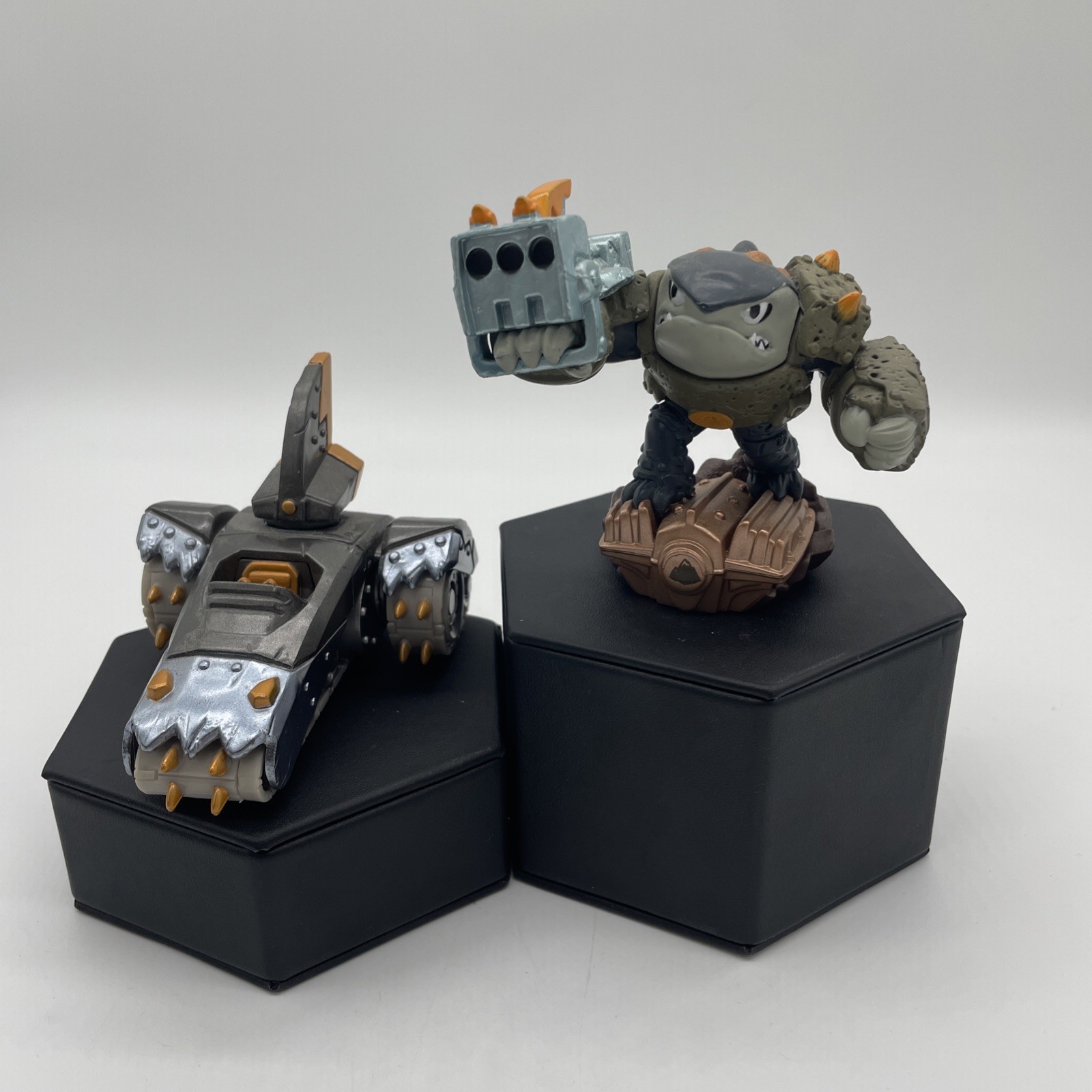 Skylanders SuperChargers Shark Shooter Terrafin Figure & Shark Tank Vehicle Set