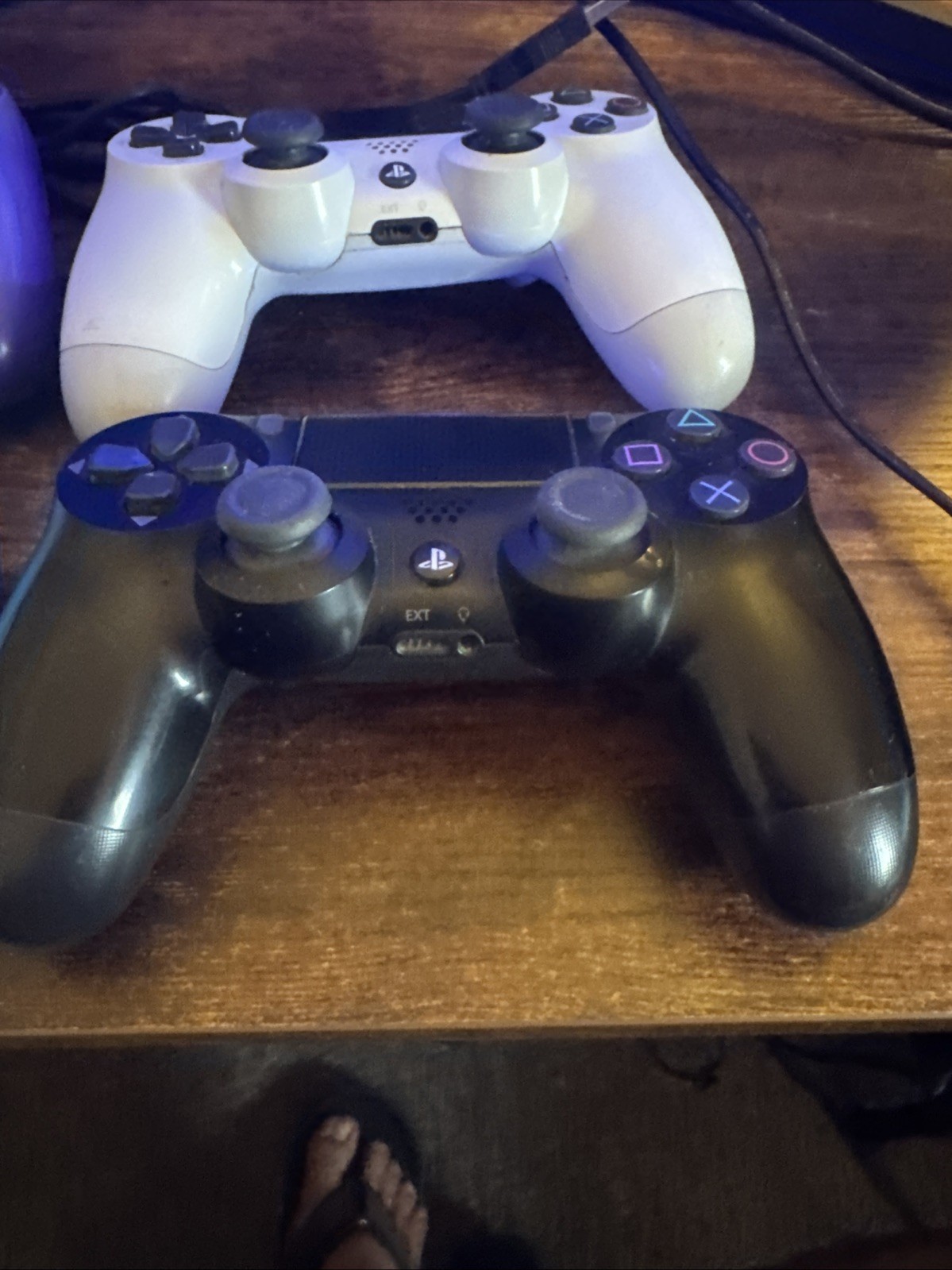 ps4 slim 500gb, 4 controllers, 8 games