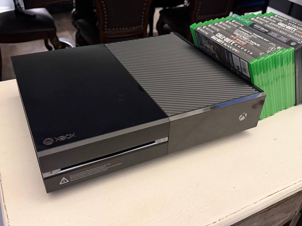 Xbox One (500 GB) with 14 games in good condition