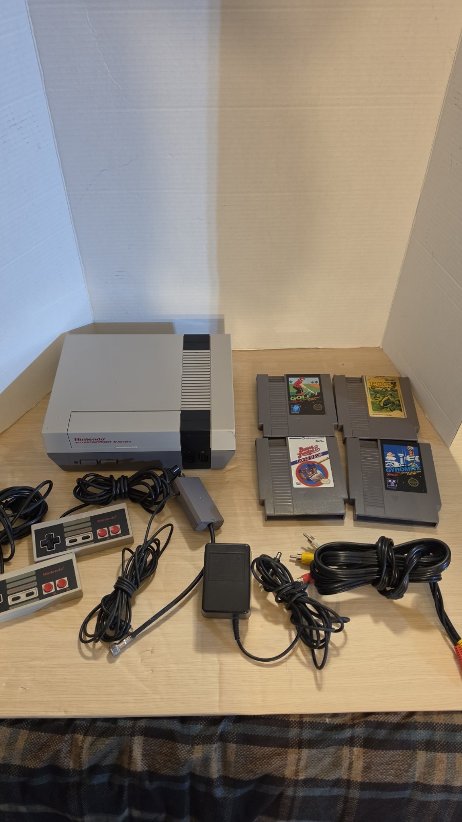 Nintendo NES Console Bundle Controllers And 4 Games Blink Red Light