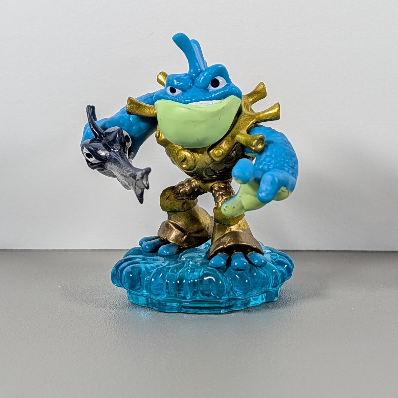 Skylanders SWAP FORCE Character Figure: RIP TIDE (blue base)