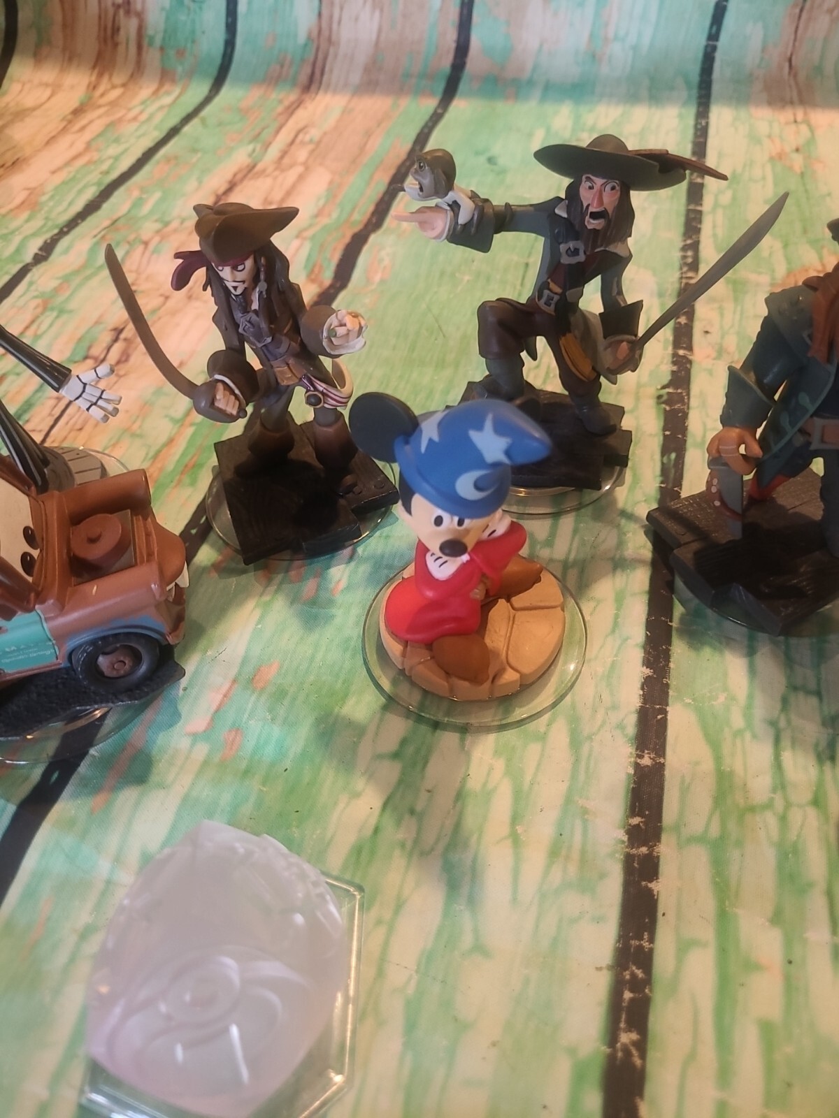 Disney Infinity Lot Of 14 Figures And 11 Power Disc The Incredibles Pirates