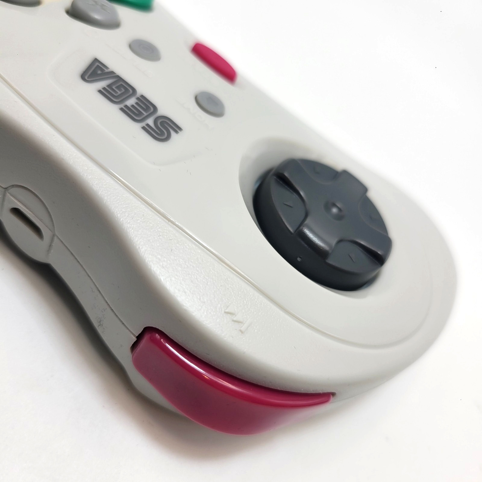 Retro-Bit 2.4GHz V2 Wireless Controller 8-Button Sega Saturn, Genesis Mini White