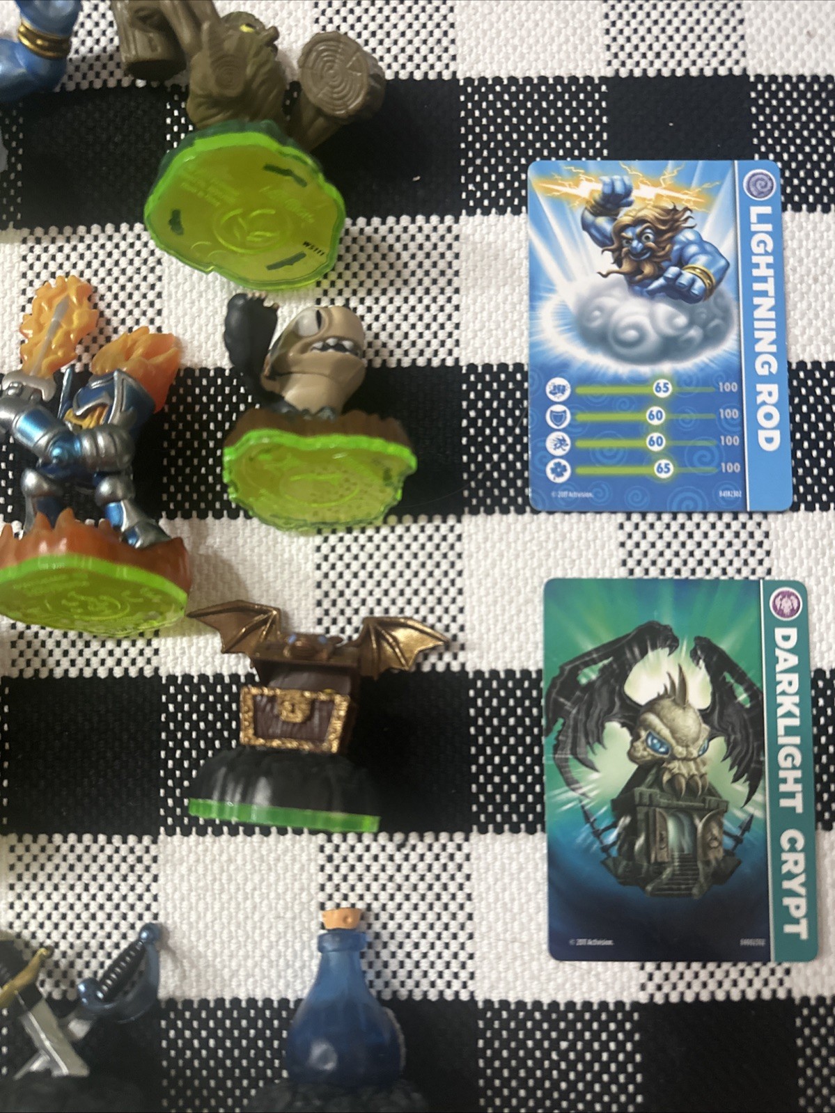 MASSIVE Skylander Lot with Cards Great Condition