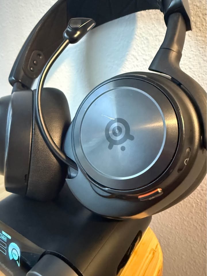 Steel Series Arctic Nova Pro Wireless with box, bag, 2 batteries