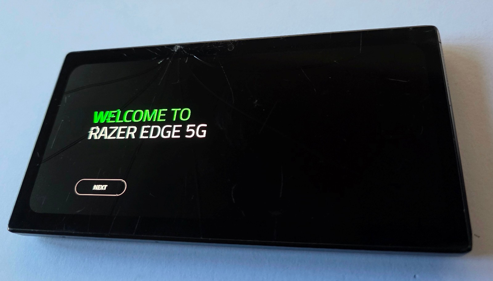 Black Razer Edge 5G Gaming Handheld Android 128GB TABLET – Works but has CRACKS