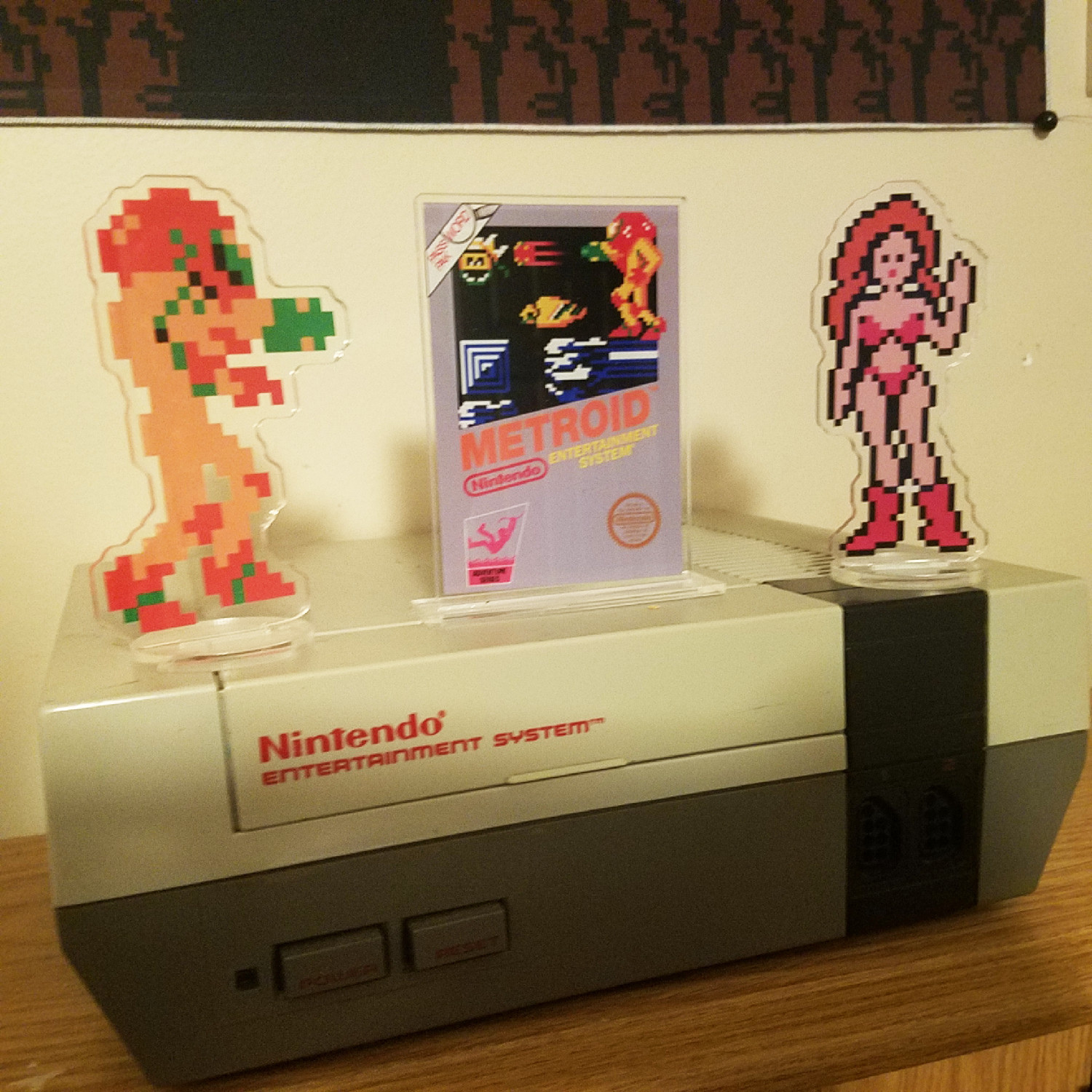 Metroid Acrylic Standee Set / Box art cover + Samus + Suitless bikini Samus
