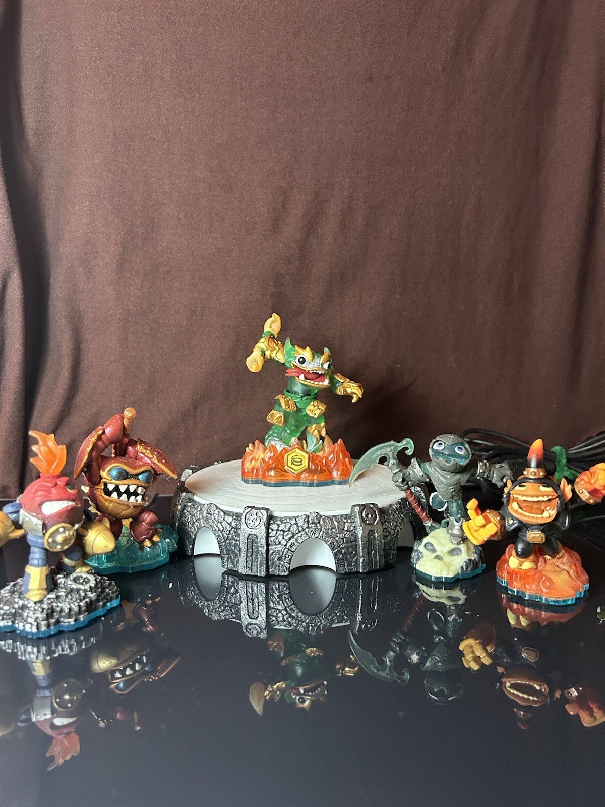 Activision Skylanders Swap Force Wii game portal and 18 Skylander Lot