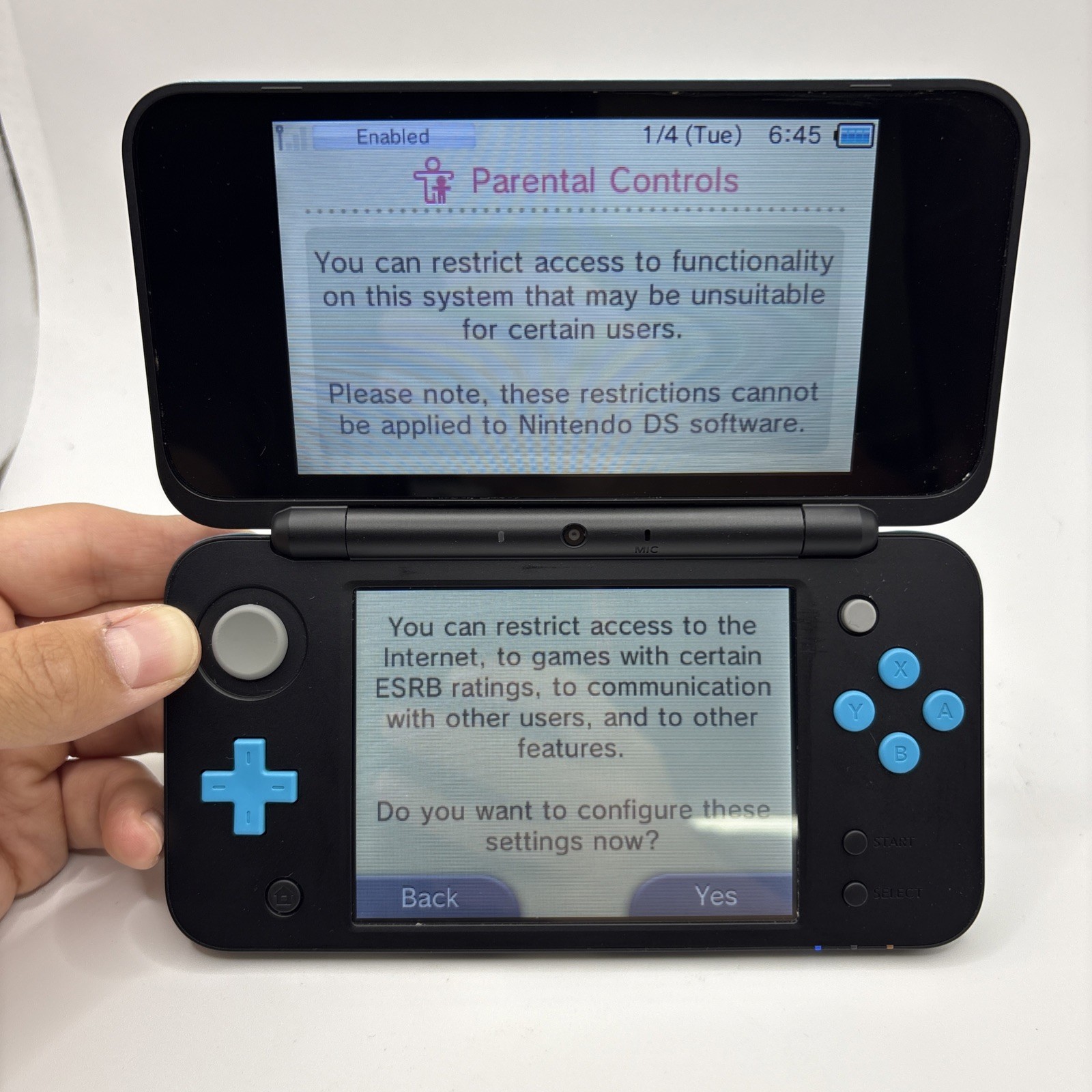 Nintendo 2DS XL Console – Black/Turquoise – Bundle W/ Charger / Case / Game