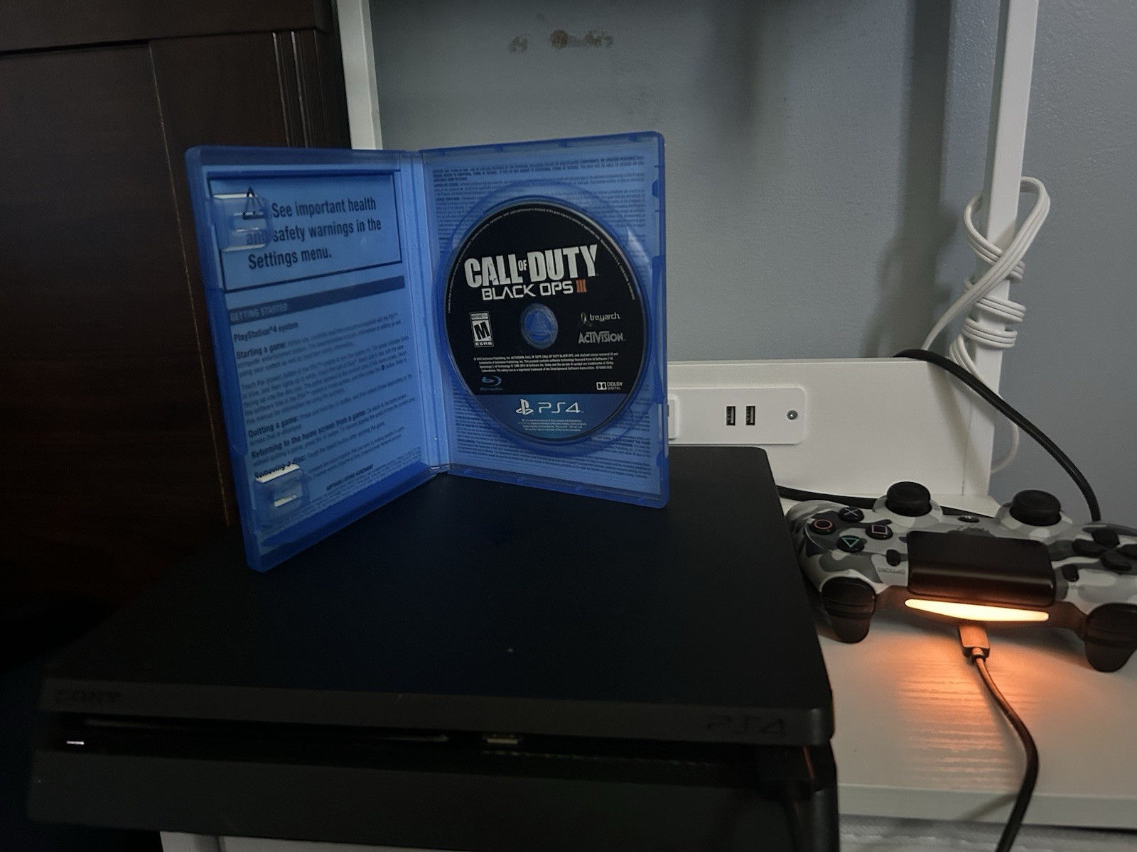 Sony PlayStation 4 PS4 Console Bundle DualShock 4 + Call of Duty Black Ops III