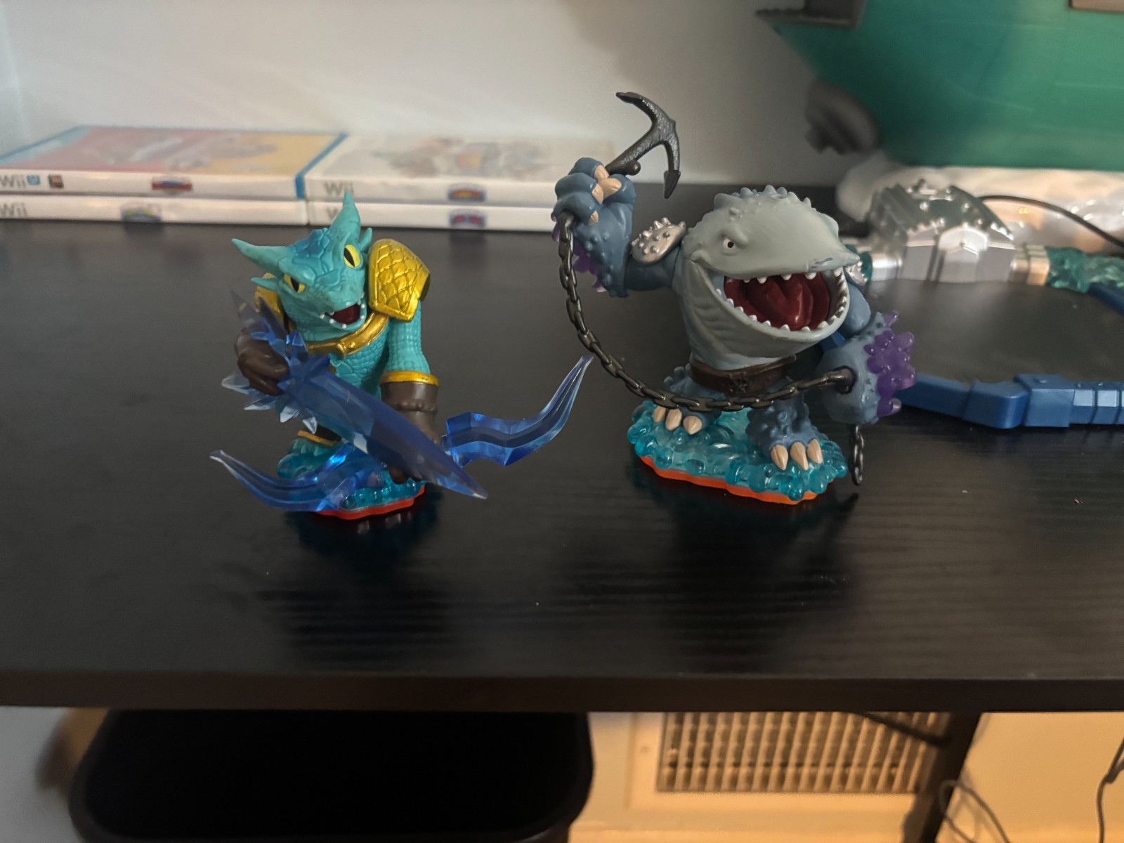 Skylanders collection with Flynn’s ship (not complete), 2 Portals, and 4 games