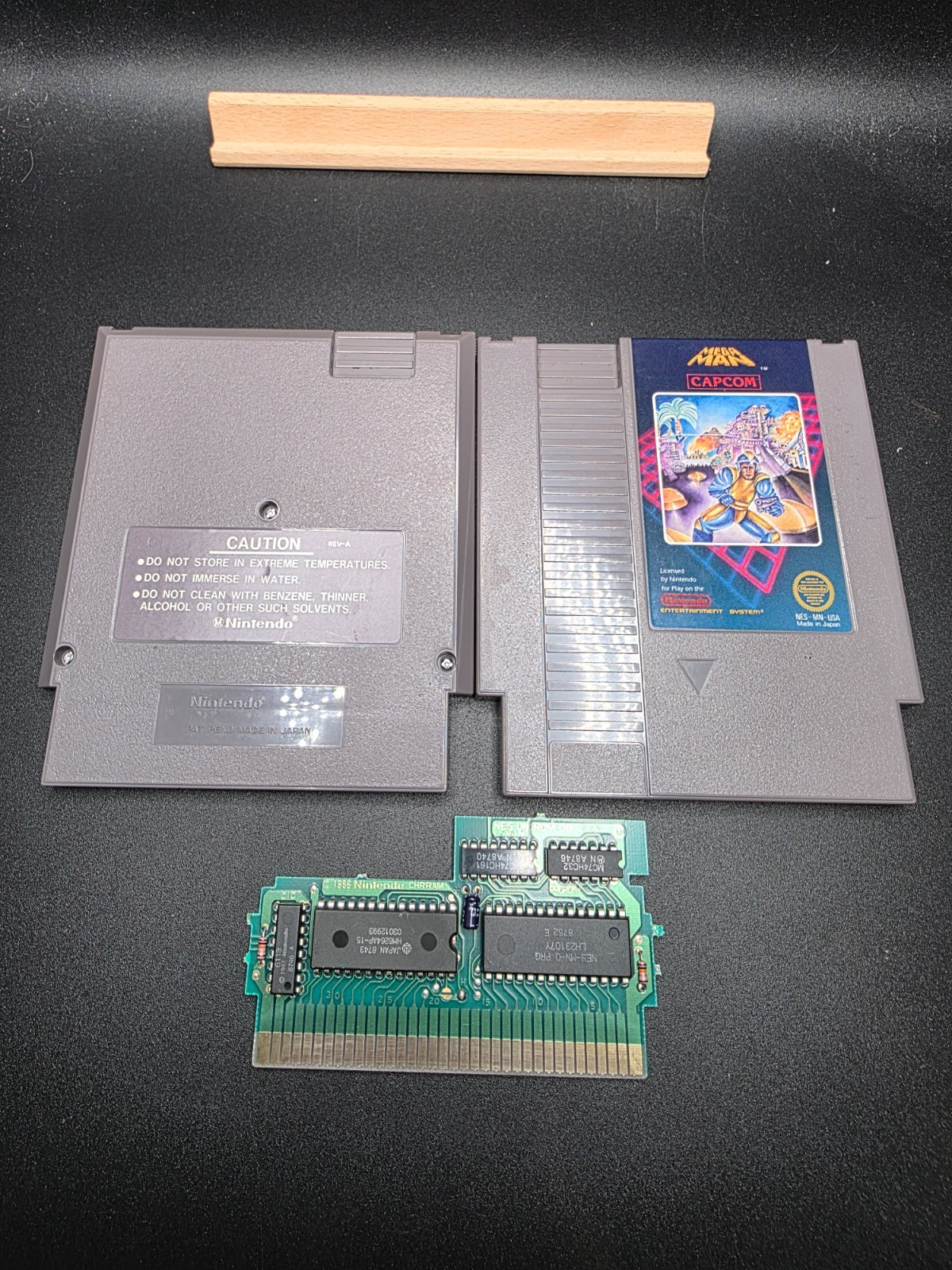 Capcom Mega Man Working Cartridge and Manual Nintendo NES Game