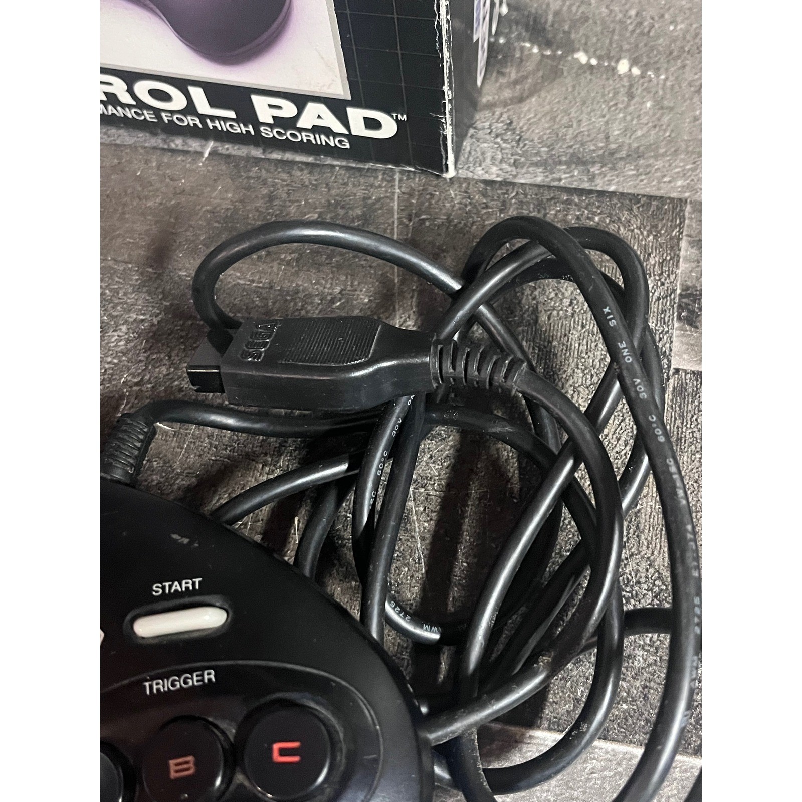 Sega Genesis Control Pad Model 1650 3-Button Wired Controller with Original Box