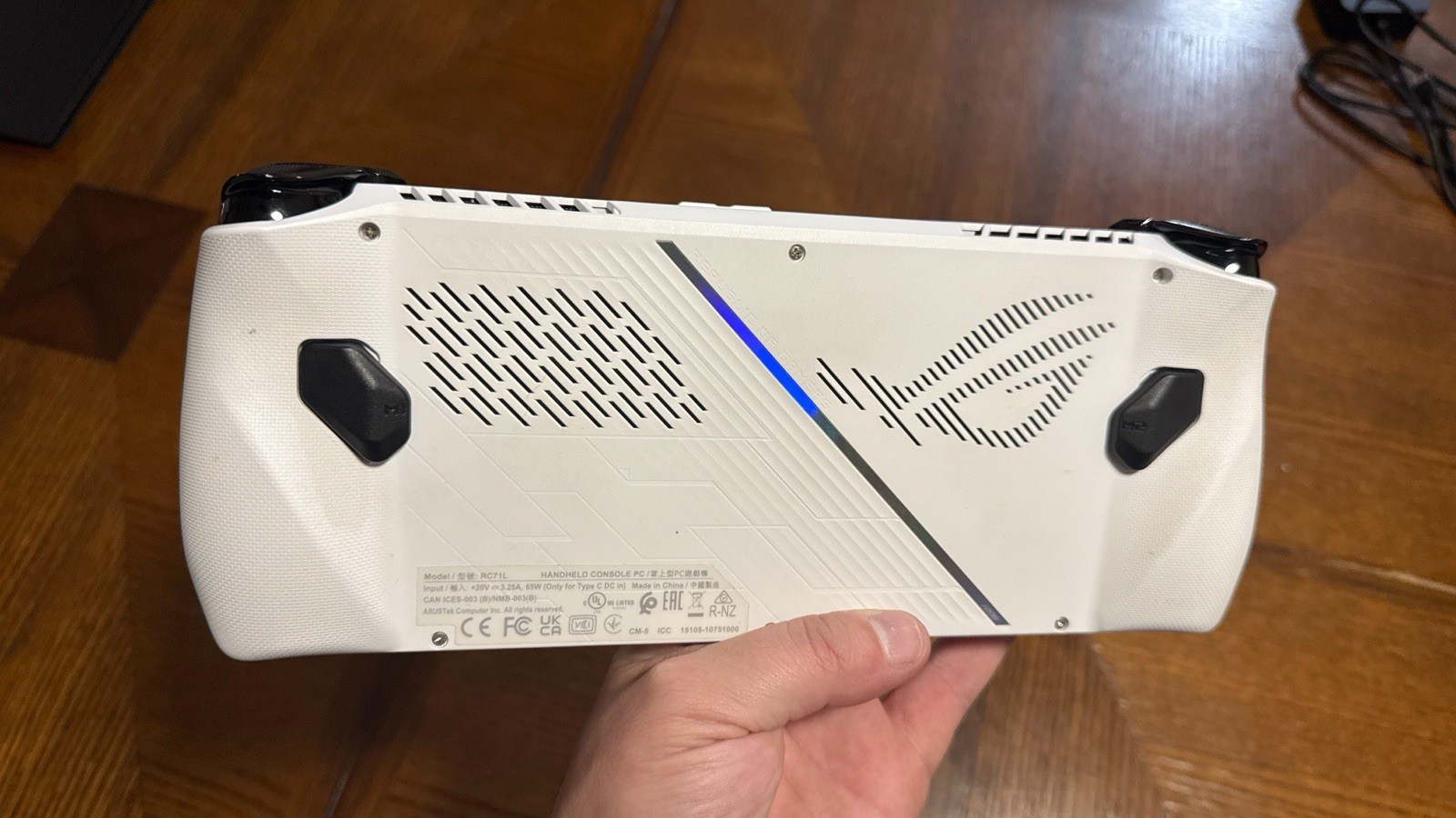 ASUS – ROG Ally 120Hz FHD 1080p – AMD Ryzen Z1 Extreme 512gb w/ accessories