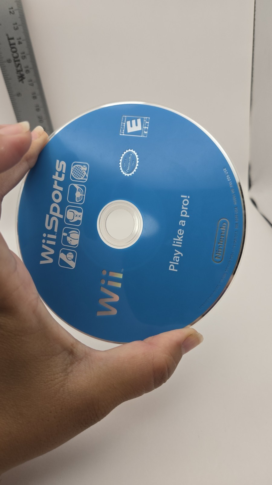 Nintendo Wii Sports Video Game Disc Blue Original ( HAS SCRATCHES)