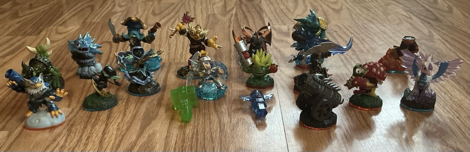 Skylanders Wii Games, Characters, And Portals Lot