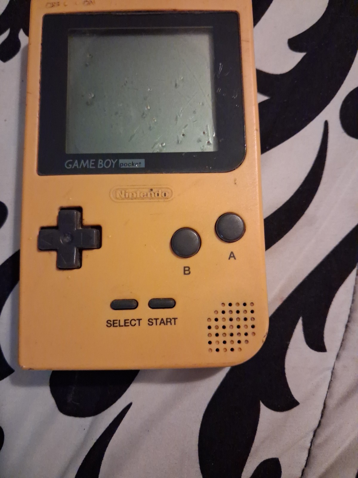 Nintendo MGB001 Game Boy Pocket Console Yellow – Not Working