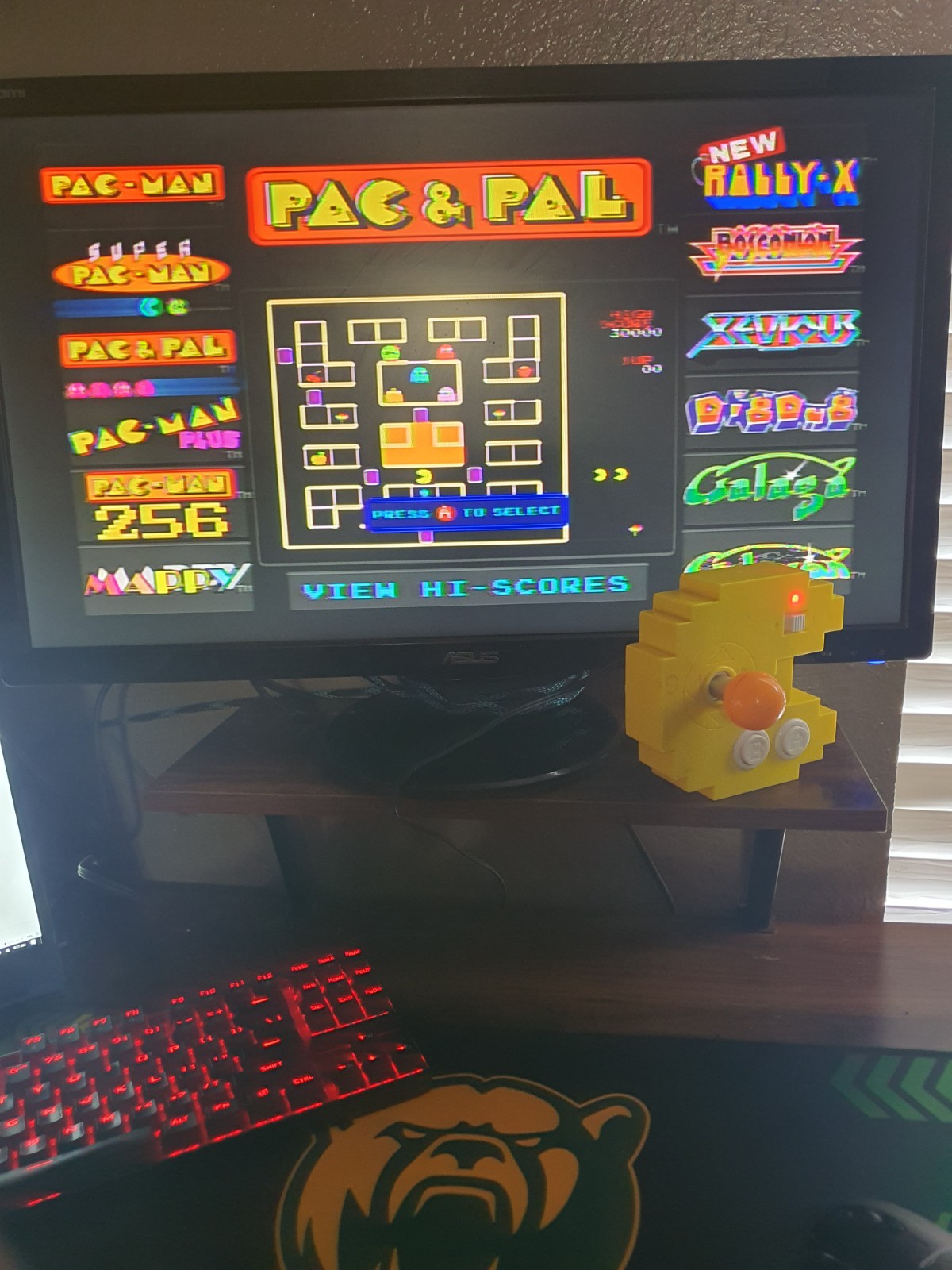 Bandai Namco Pac-Man 12-in-1 Plug N Play Video Game 2012 Tested Working