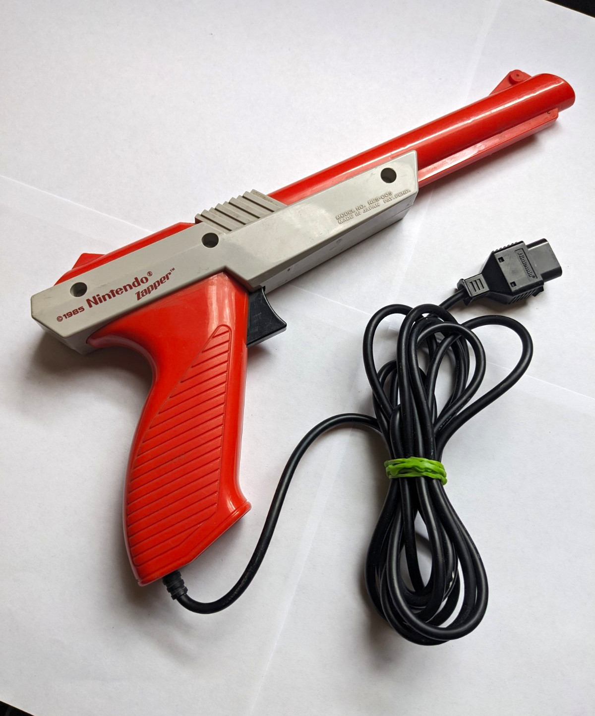 Nintendo NES Zapper Light Gun Controller Wired Orange 1985