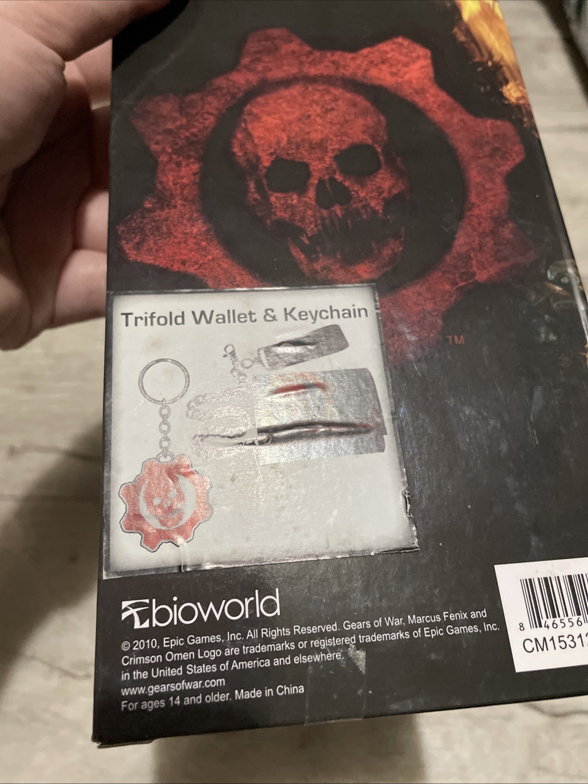 Bioworld Gears of War Trifold Chain Wallet with Keychain. Brand New Sealed Rare