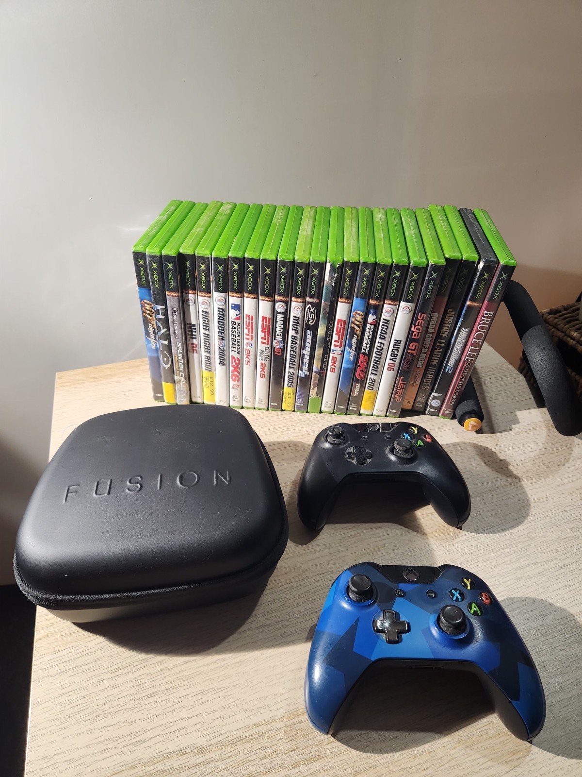Microsoft Xbox Game Collection 23 Games 3 Wireless Controllers 1698/1537