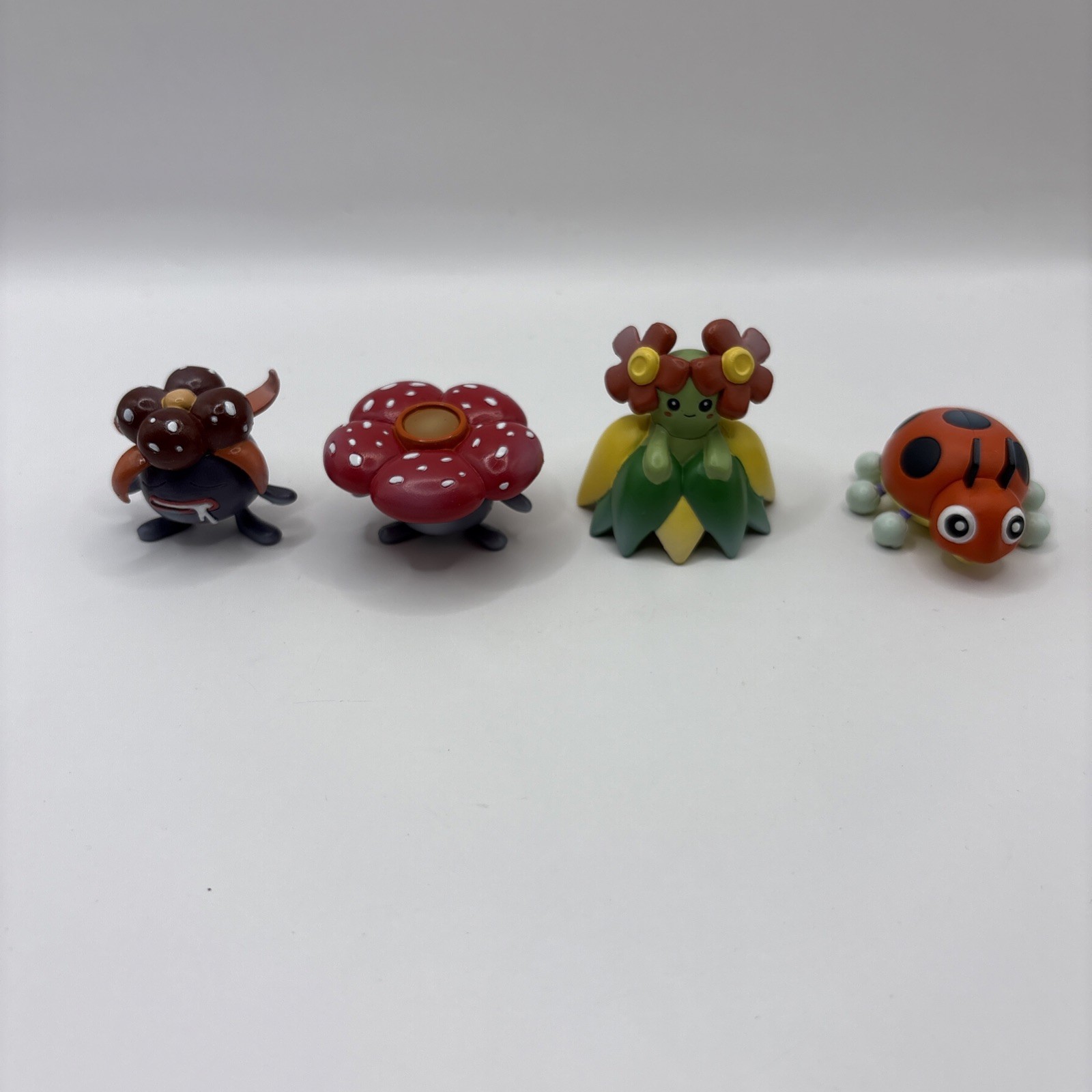 Tomy Pokemon Bellossom Vileplume Gloom ledyba Tomy Pokemon Collection Figure